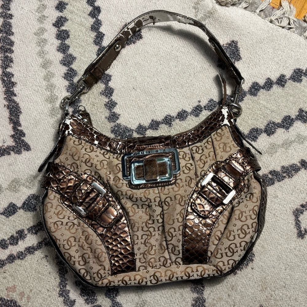 HOT HOT HOT y2k 90s guess bag - like all the girls are wearing in Paris